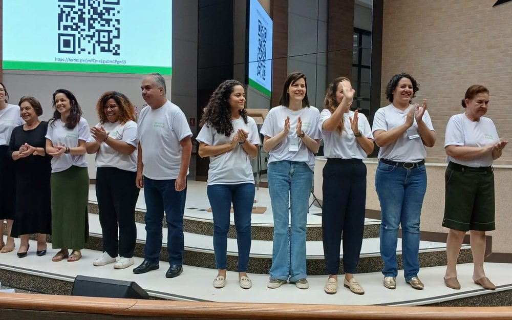 Equipe do Ministério Esperança sendo apresentada à igreja